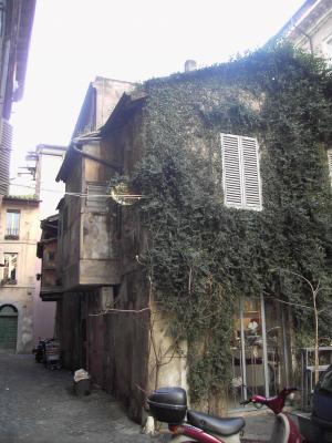 Casa medievale, via Madonna dei Monti