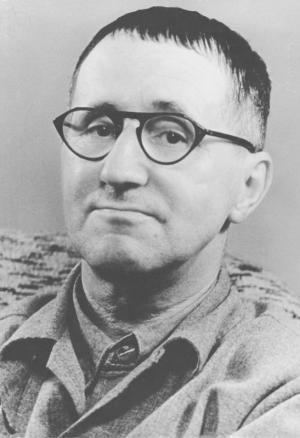 Bertolt Brecht. Strehler mise in scena la sua “Opera da tre soldi”, “Vita di Galileo” e altri celebri capolavori.