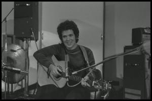 Lucio Battisti durante la trasmissione radiofonica "Supersonic" (1972) . Per gentile concessione di Rai Teche.