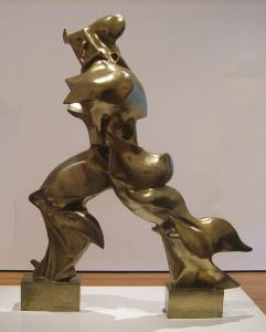 Boccioni, "Forme uniche di continuità nello spazio", scultura in bronzo, 1913