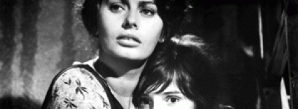 Sophia Loren con Eleonora Brown in "La ciociara" (1960). Fonte: Wikipedia