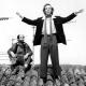 Roberto Benigni in "La voce della luna" di Fellini. Fonte: INDIRE, Olycom spa