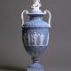 John Flaxman, Wedgwood, Jasperware, vaso e coperchio, gres non smaltato
