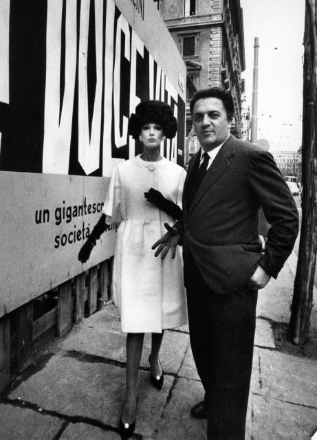 Simone D'Aillencourt in abito Simonetta, con Fellini, 1960