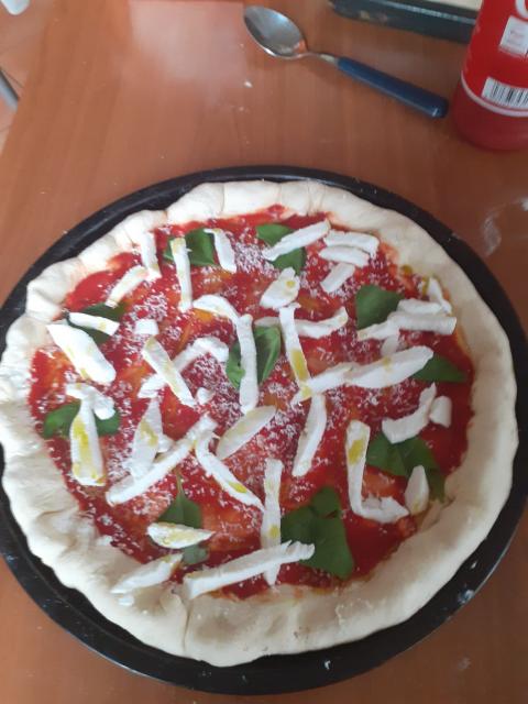 Pizza in teglia da infornare