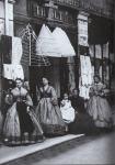 Negozio di crinoline nella Londra vittoriana, 1880